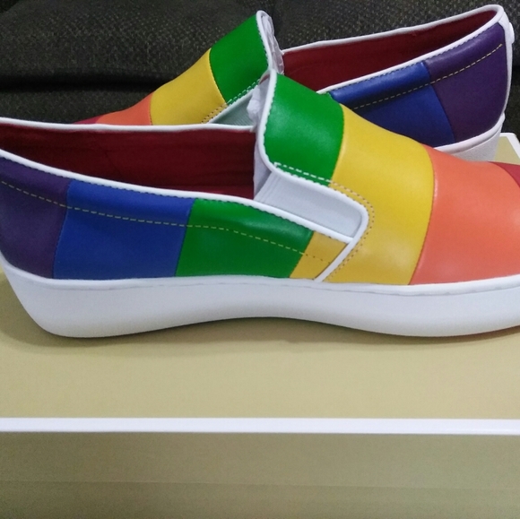 Micheal Kors Slip On - Picture 2 of 5